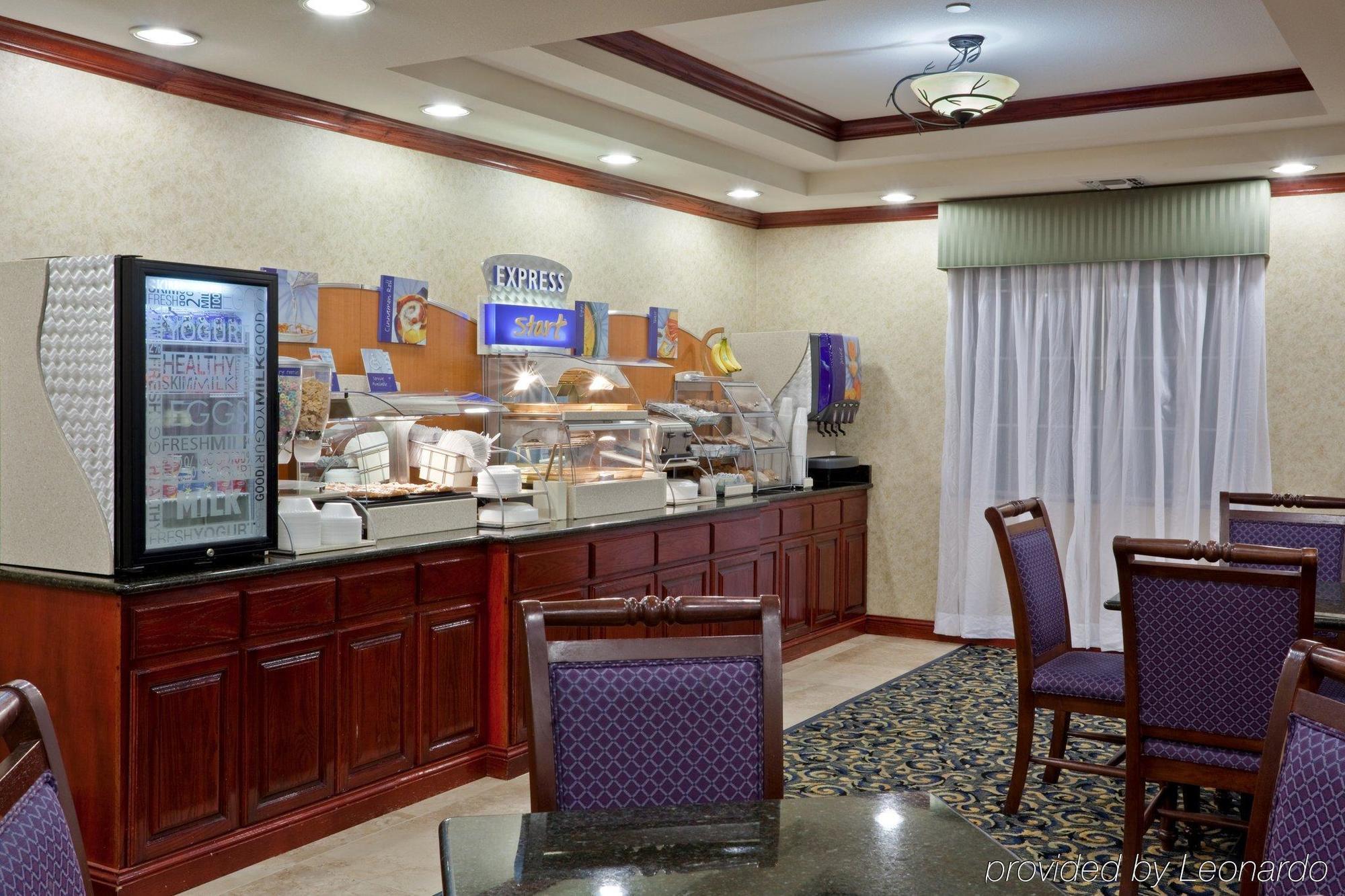 Holiday Inn Express Hotel & Suites Pampa, An Ihg Hotel Restaurant photo