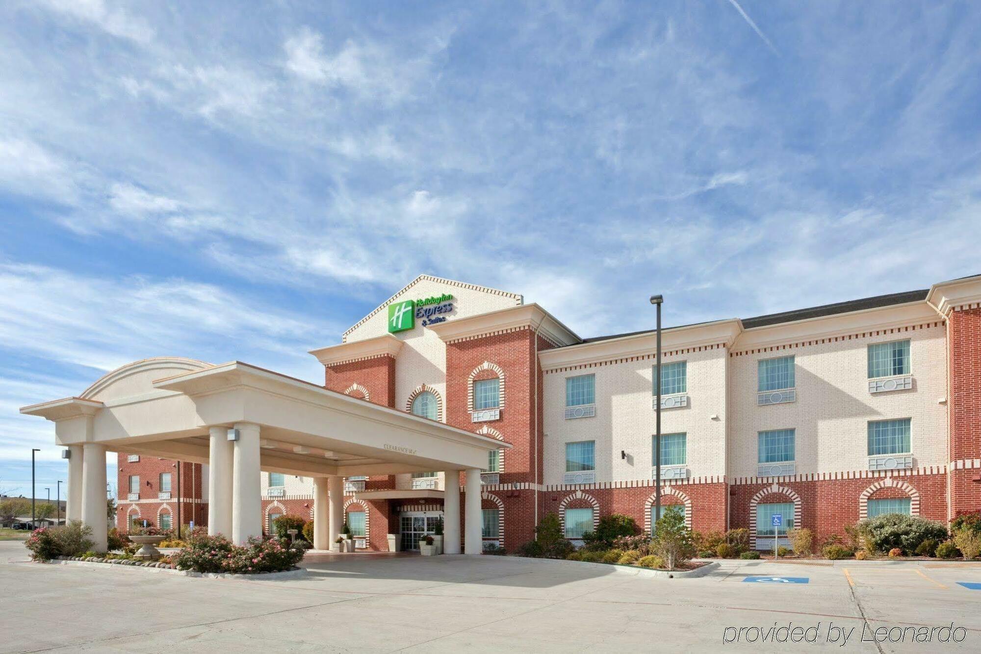 Holiday Inn Express Hotel & Suites Pampa, An Ihg Hotel Exterior photo