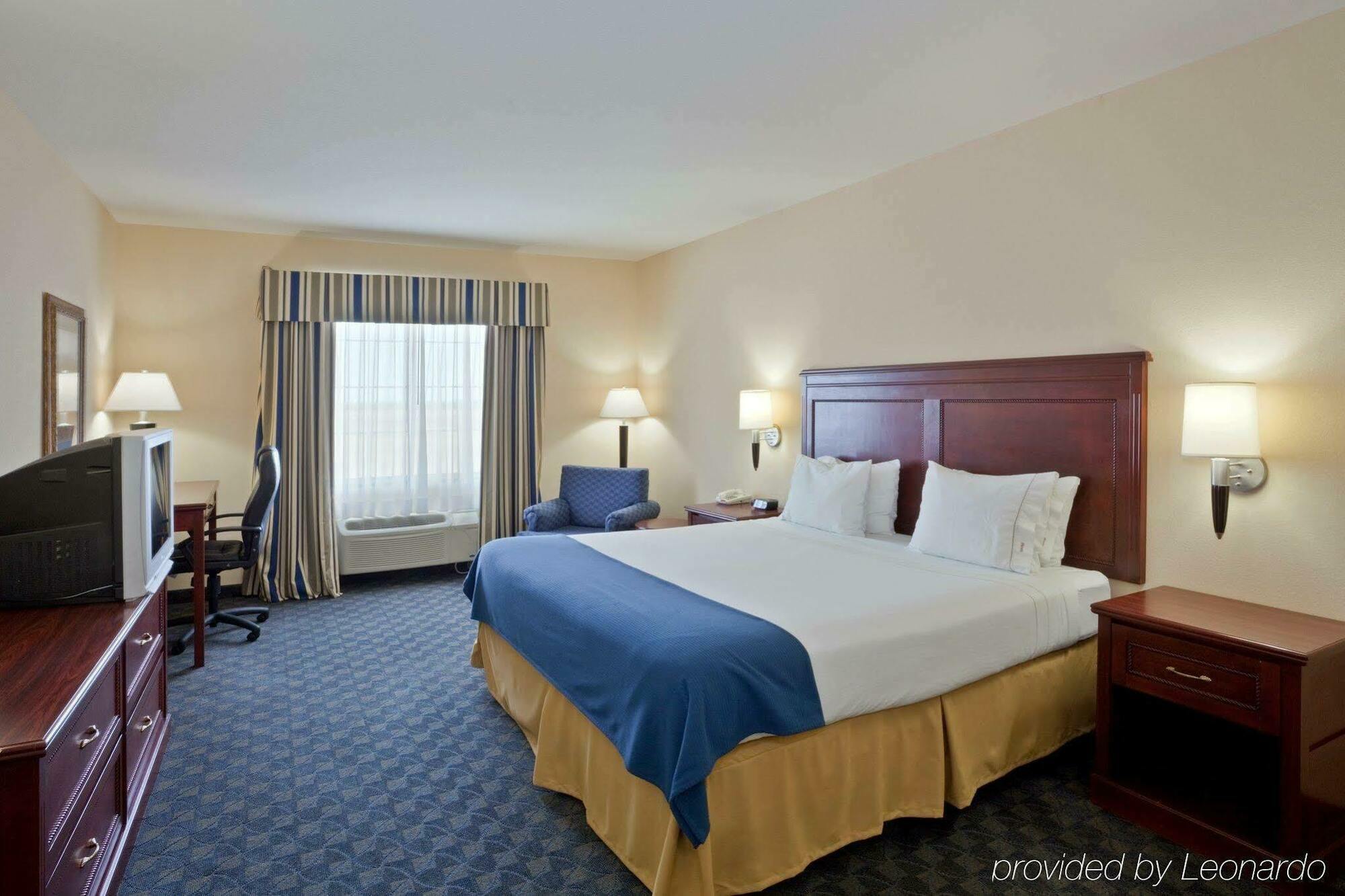 Holiday Inn Express Hotel & Suites Pampa, An Ihg Hotel Room photo